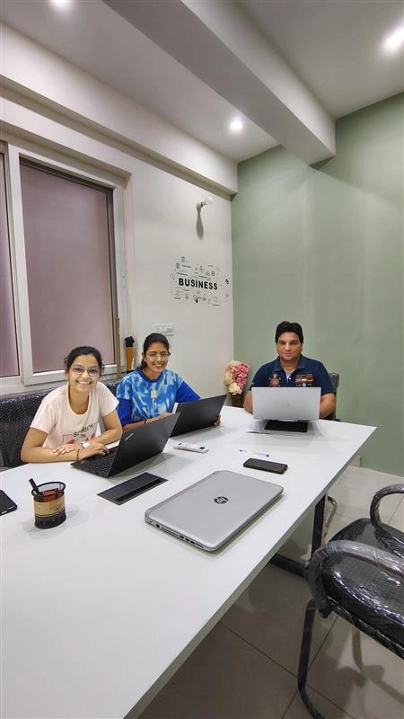 Life at Kuchoriya TechSoft /images/career/Image68.webp